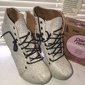 Stylish Silhouette Platform